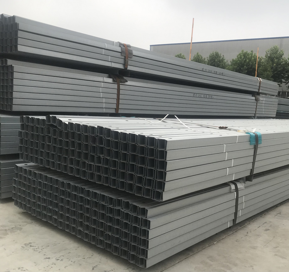 鍍鋅鋁鎂光伏支架